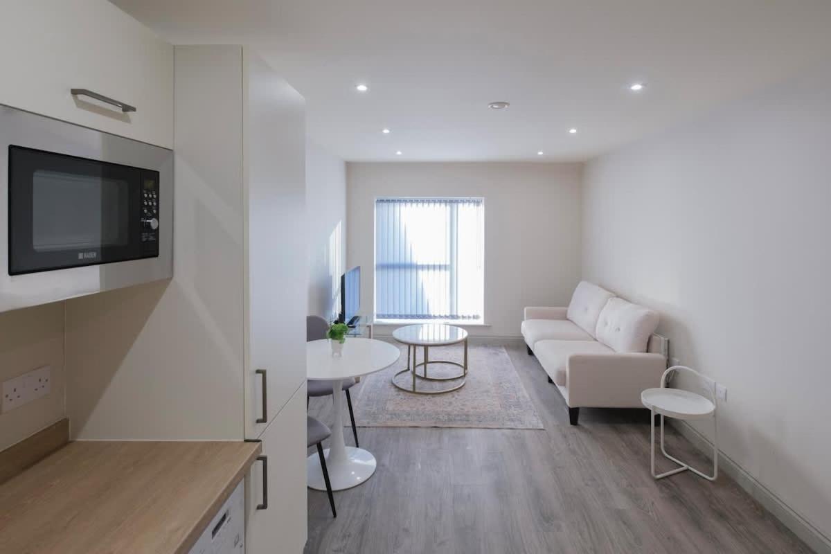 Charming 1-Bedroom Apartment In Leeds City Centre Perfect For Couples Or Solo Travelers Extérieur photo